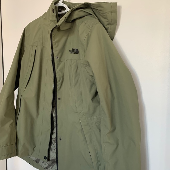 NWOT DryVent Rain Jacket: The North Face - Picture 3 of 13